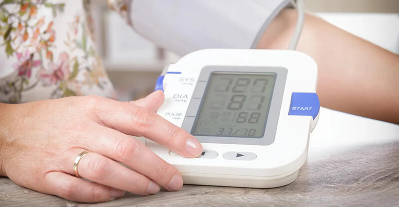 Kinh nghiệm mua máy đo huyết áp điện tử cho gia đình