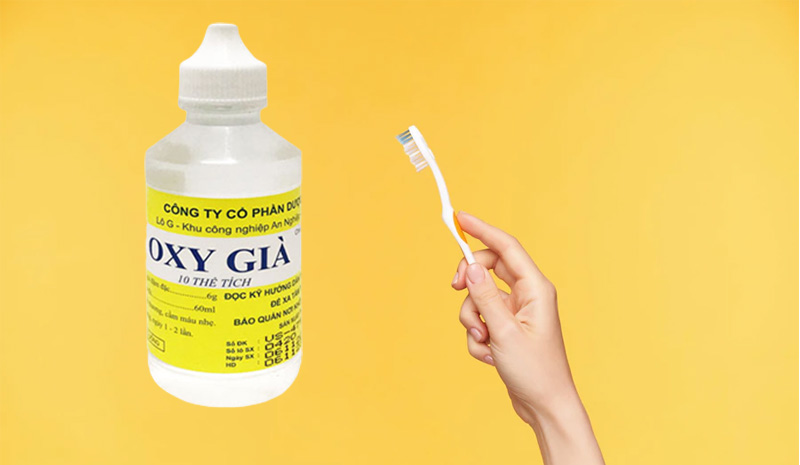 Làm sạch bàn chải bằng oxy già