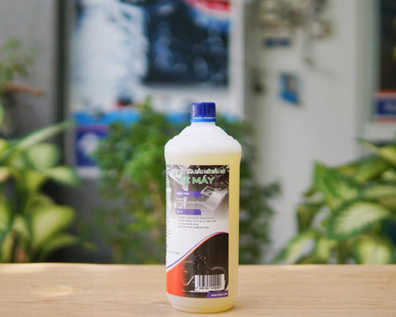 Nên sử dụng các loại nước tẩy rửa chuyên dụng