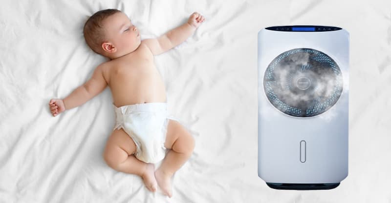 Trẻ sơ sinh nằm quạt hơi nước được không