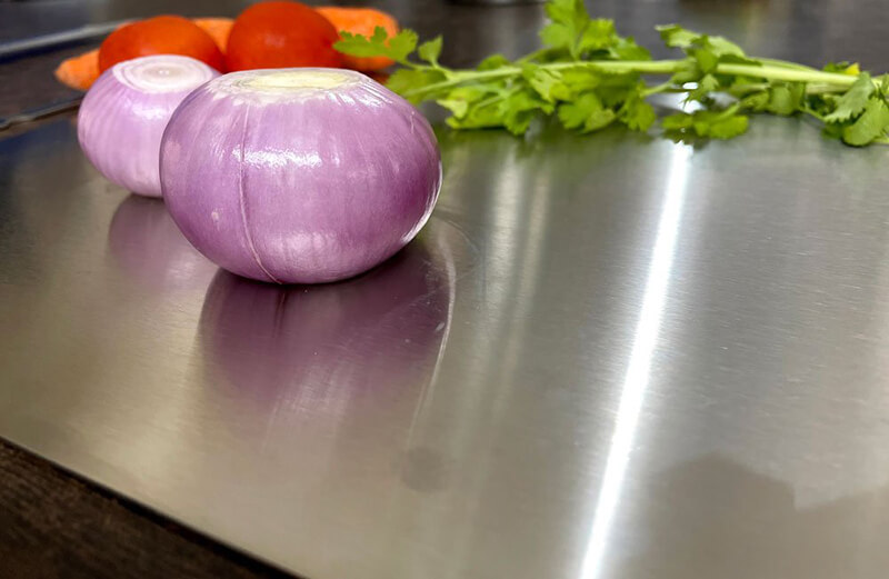 Bề mặt thớt inox sáng bóng