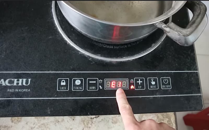 Bếp từ báo lỗi E1 và không hoạt động