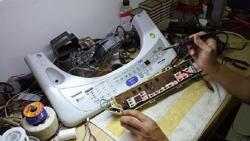Cách khắc phục lỗi Eb máy giặt Toshiba do board mạch gặp sự cố