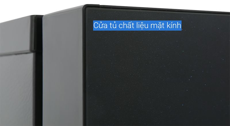 Cửa tủ chất liệu mặt kính sang trọng.
