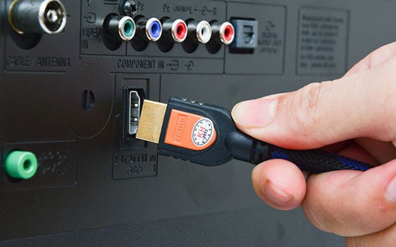 Kiểm tra hệ thống dây cáp phía sau tivi
