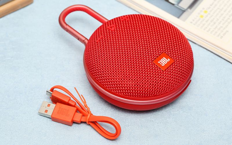 Dây sạc thường được các hãng loa tặng kèm khi mua sản phẩm