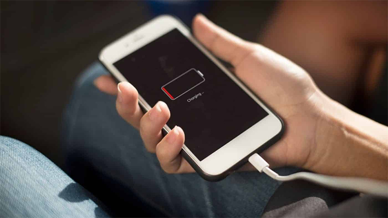  bỏ túi ngay 9 cách sạc pin iPhone đúng cách, tránh bị chai pin