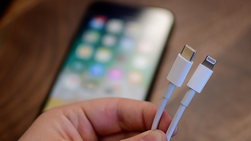 cắm sạc pin iphone 8 tiếng trong 3 lần sạc đầu tiên