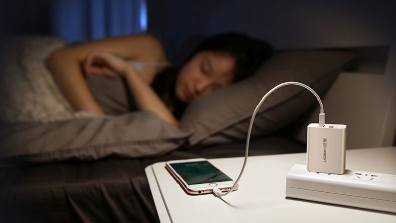 Hạn chế sạc pin iPhone qua đêm hoặc sạc quá lâu