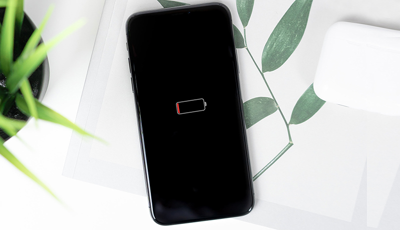 Không để iPhone sập nguồn rồi mới sạc