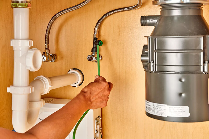 Gắn dây vào bộ lọc nước