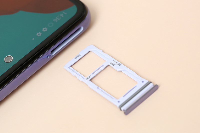 Hỗ trợ khe cắm thẻ nhớ ngoài Micro SD