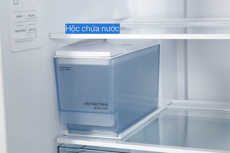 Hộc chứa nước trong tủ lạnh Panasonic NR-BV361WGKV.