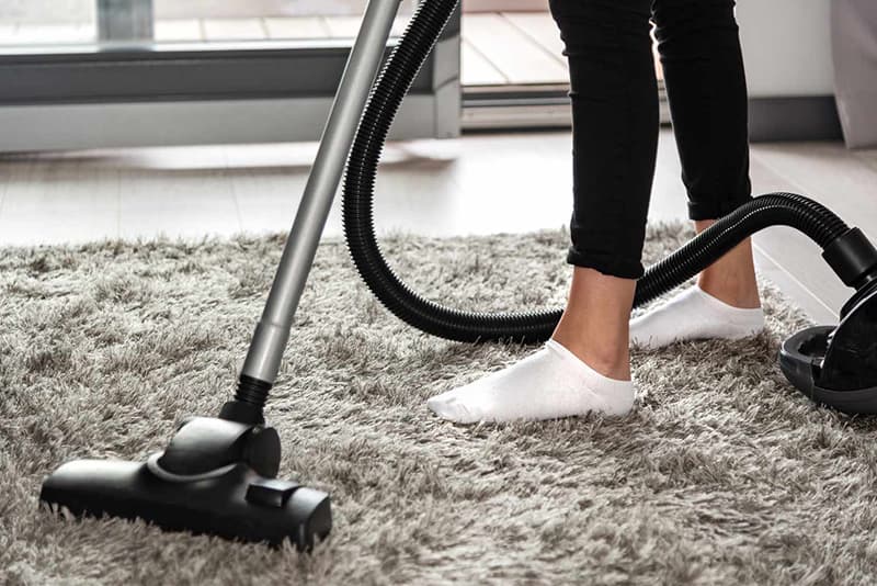 Hút bụi trên thảm hiệu quả