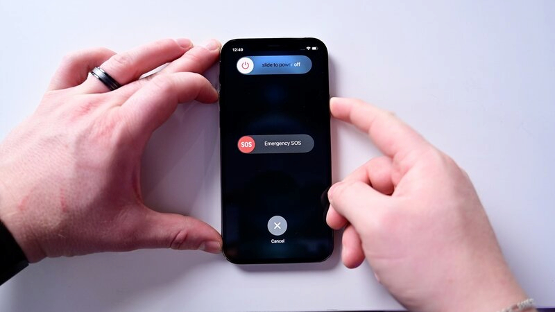 Khắc phục lỗi mất sóng bằng cách khởi động lại điện thoại