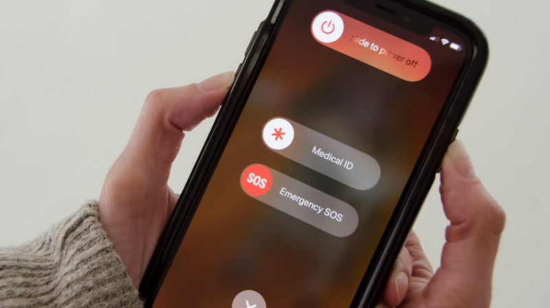 Khởi động lại điện thoại để sửa lỗi loa iPhone bị nhỏ