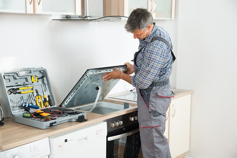Không nên tự ý tháo bếp từ nếu không biết cách sửa chữa
