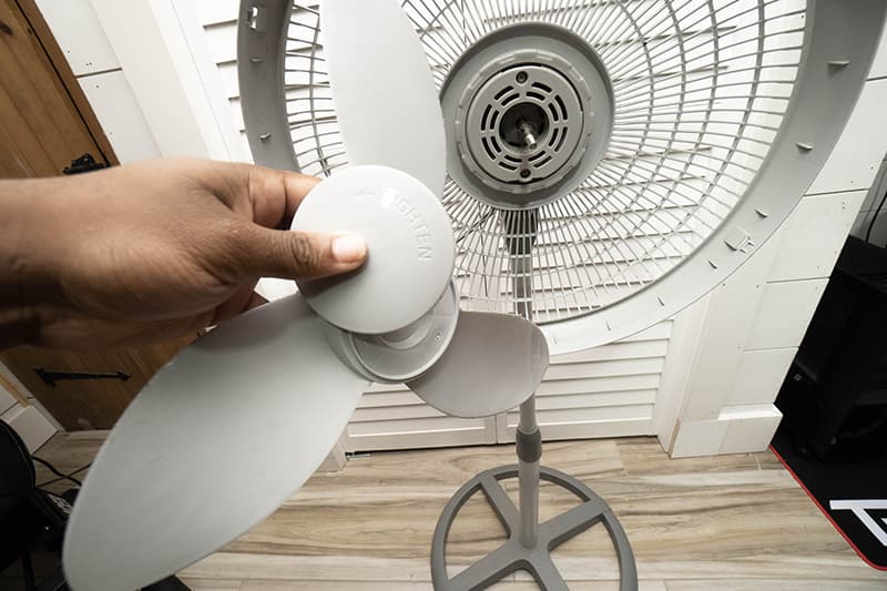 Kiểm tra và điều chỉnh cánh quạt