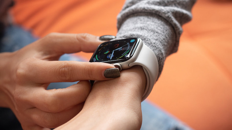 Lắp ráp lại Apple Watch sau khi vệ sinh