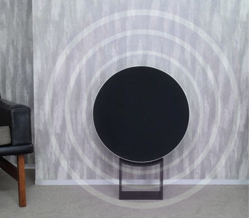 Loa Beosound Edge Silver tái tạo âm thanh 360 độ hoàn hảo