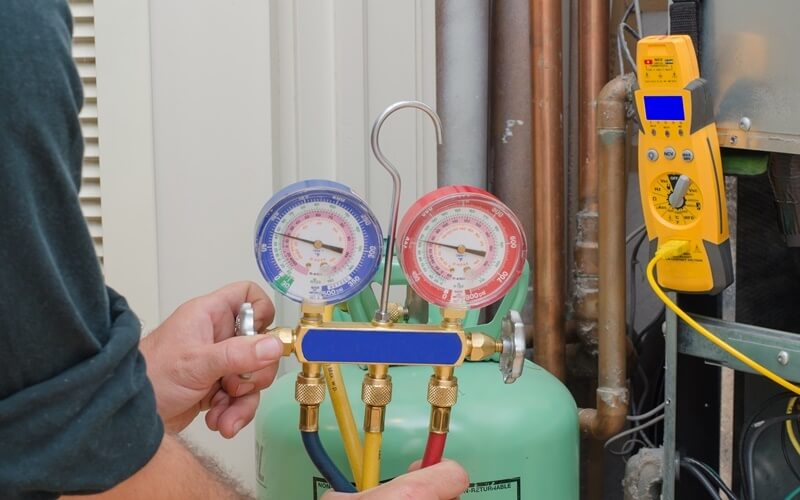 Lỗi U0 điều hòa Daikin do thiếu gas