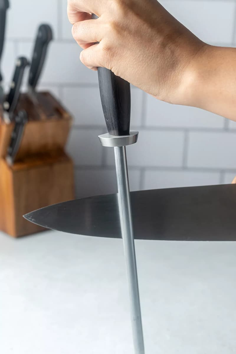 Mài lặp lại khoảng 10 lần ở cả hai mặt dao