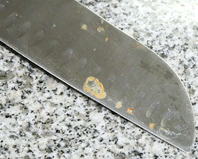 Nguyên nhân khiến dao bị rỉ sét