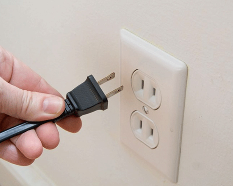 Phích cắm điện bị lỏng hoặc chưa cắm điện