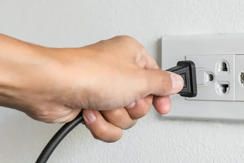 Rút điện ra khỏi phích cắm