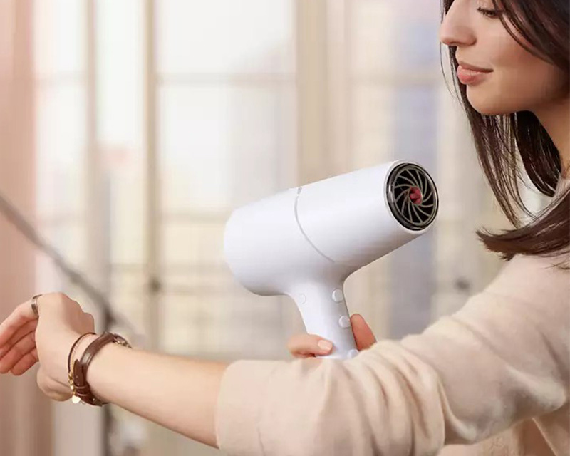 Công suất lớn giúp tóc sấy khô nhanh hơn 