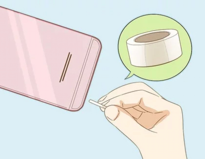 Vệ sinh loa iPhone bằng băng dính 