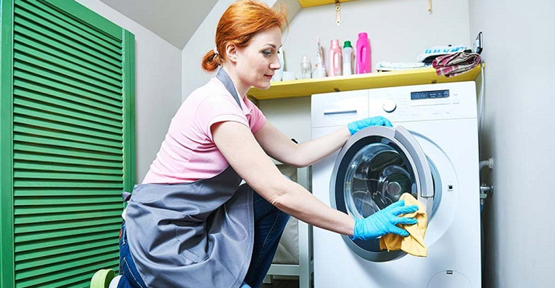 Tiến hành vệ sinh máy giặt