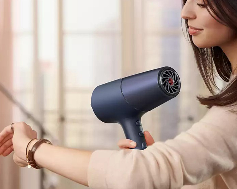 Tiết kiệm thời gian với máy sấy 2300W