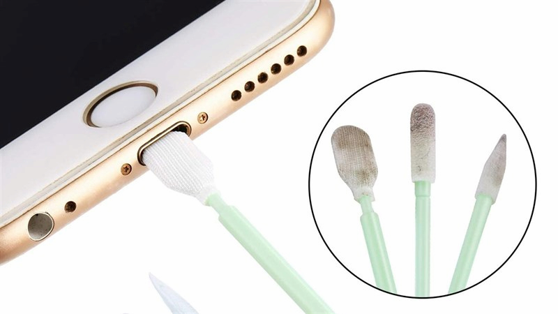 Vệ sinh cổng sạc để sạc pin hiệu quả hơn cho điện thoại