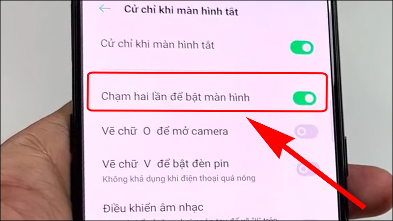 Nhấn bật Chạm 2 lần để bật màn hình.