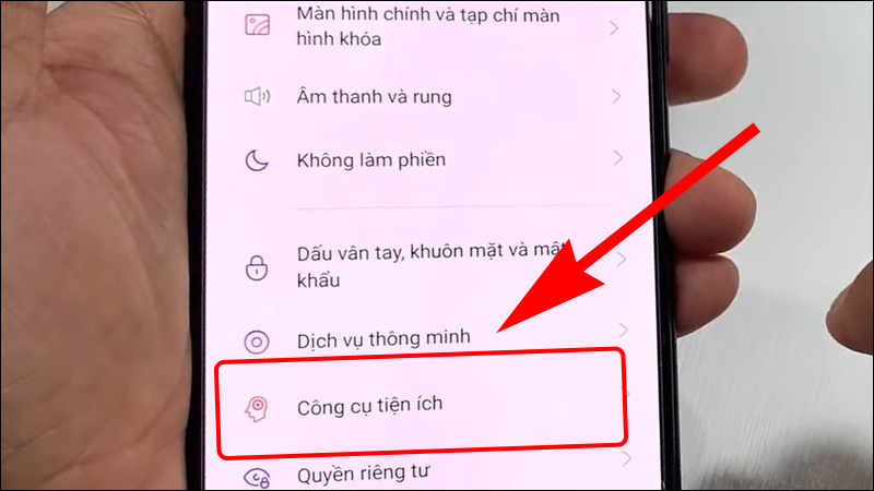 Vào phần Cài đặt và nhấn chọn Công cụ tiện ích