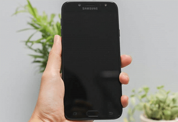 màn hình Samsung thì máy bị đứng, tắt nguồn khi quay