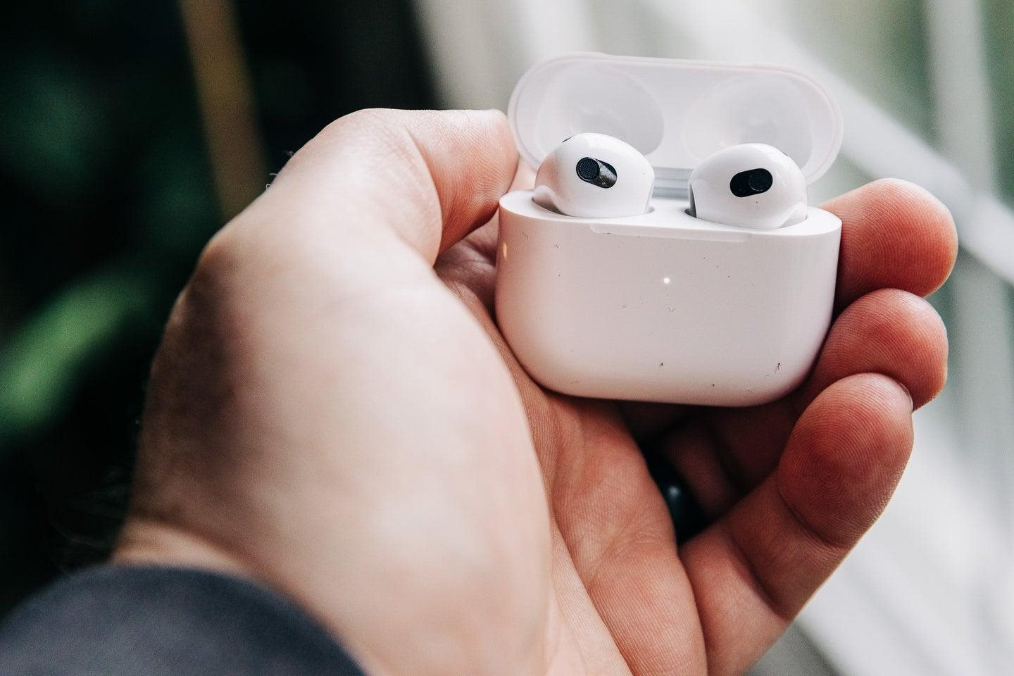 Cách reset tai nghe AirPods 3