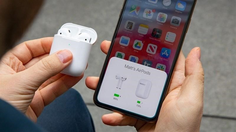 Mở nắp hộp AirPods