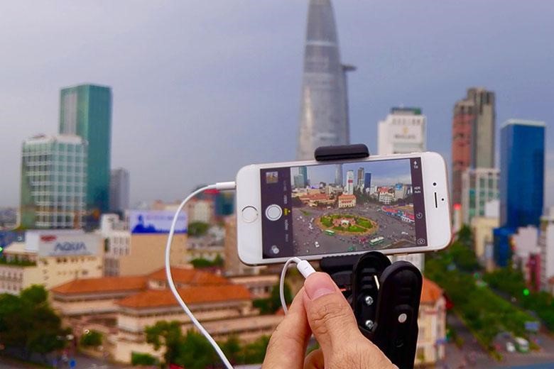 Cách tắt tiếng chụp ảnh iPhone bằng cách cắm tai nghe