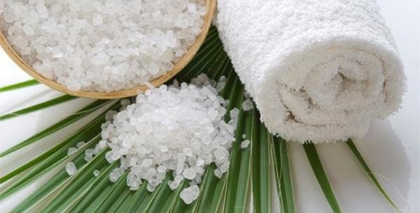 cách tẩy vết máu trên quần áo 
