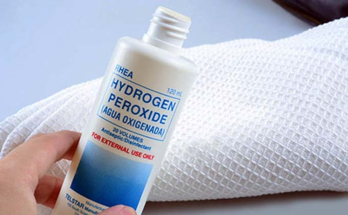 cách tẩy vết máu trên quần áo 