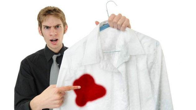 cách tẩy vết máu trên quần áo 