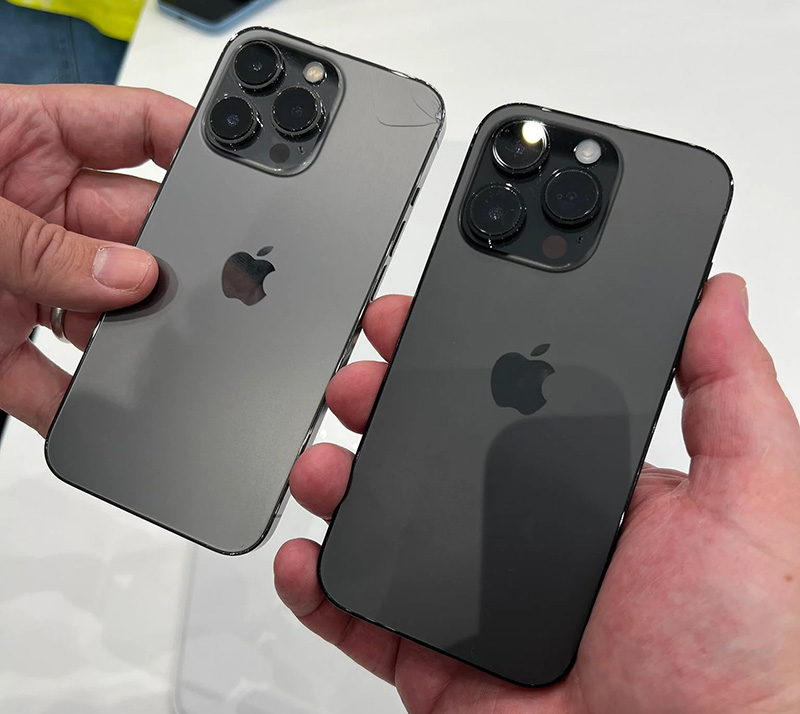 iPhone 13 Pro màu Graphite (trái) và iPhone 14 Pro màu Space black (phải)