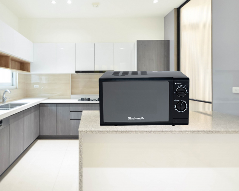 Lò vi sóng Bluestone MOB-7733 có kiểu dáng đẹp mắt