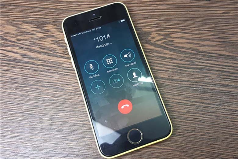 Kiểm tra hoạt động của SIM iPhone bằng cú pháp *101# trên màn hình gọi