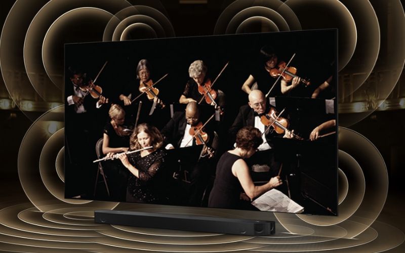 Q-Symphony kết hợp loa thanh và toa tivi Samsung OLED QA55S95B