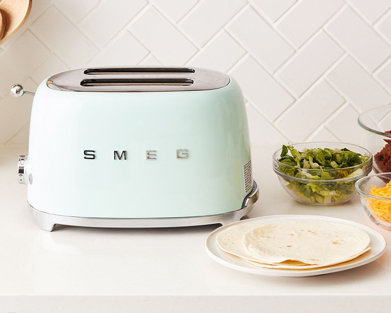 Smeg TSF01PGEU - Xanh Mint được làm từ các chất liệu cao cấp
