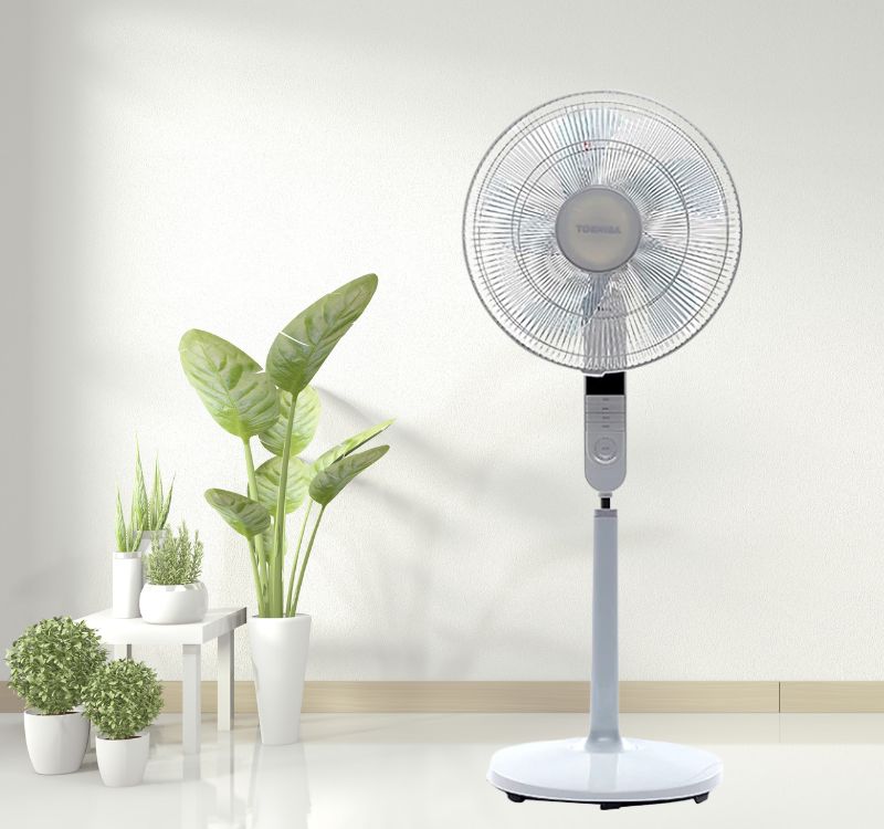 Quạt đứng Toshiba F-LSA20(H)VN màu xám được làm bằng chất liệu nhựa