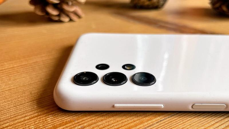 Nên mua Samsung dòng A hay S